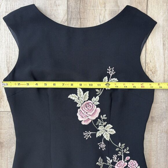 Maggy London Lined Sheath Dress Size 8 Black Elegant Floral Embroidered Wedding - Picture 11 of 15